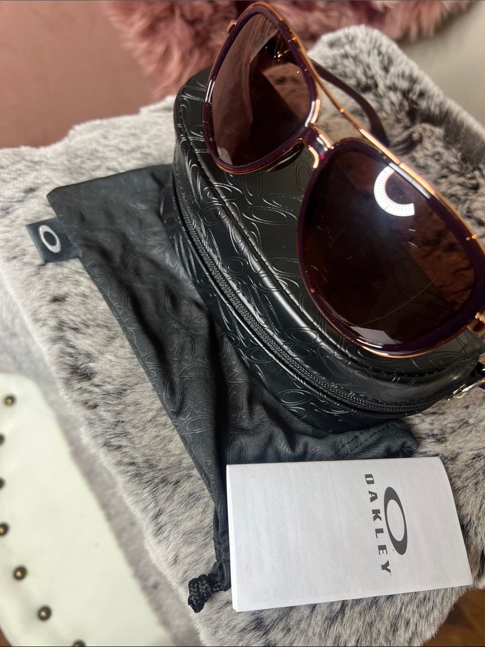 Oakley Aviator Style Women's Sunglasses in Brown Gradient Red - Picture 5 of 8